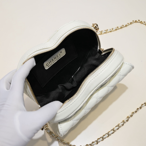 シャネルバッグ着用イメージ